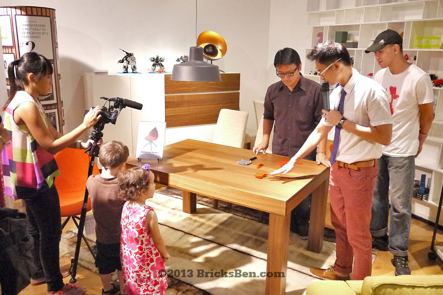 BricksBen - Live LEGO Demo at BoConcept Paragon Singapore (22 May 2013) - 03
