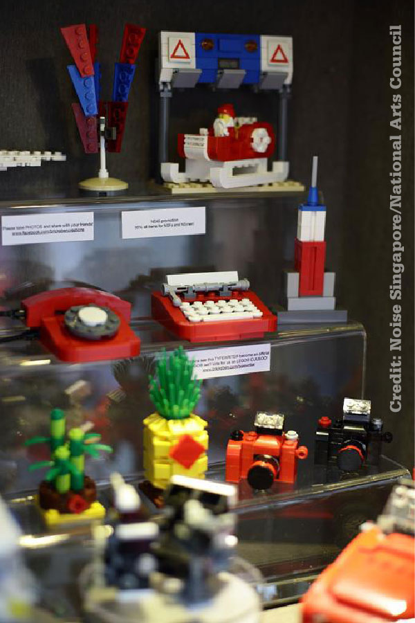 Pop-Up Noise Singapore (Mar 2013) - BricksBen LEGO Creations in Cube Display - 2